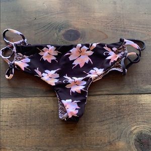 Acacia Bottoms in Aloha print